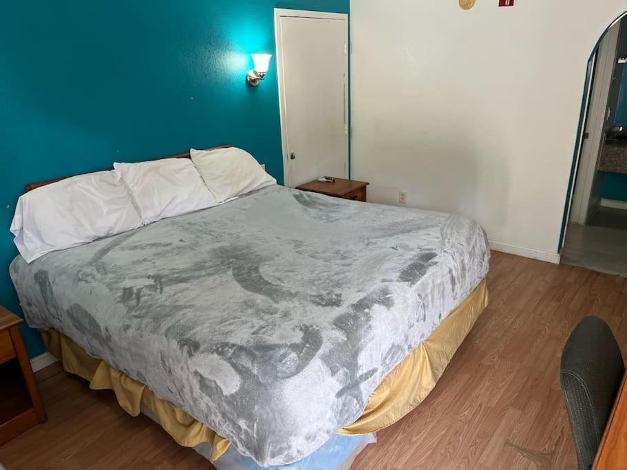 Hotel 2 Double Bed Studio 109 & Hot Tub ลิฟวิงสตัน ภายนอก รูปภาพ